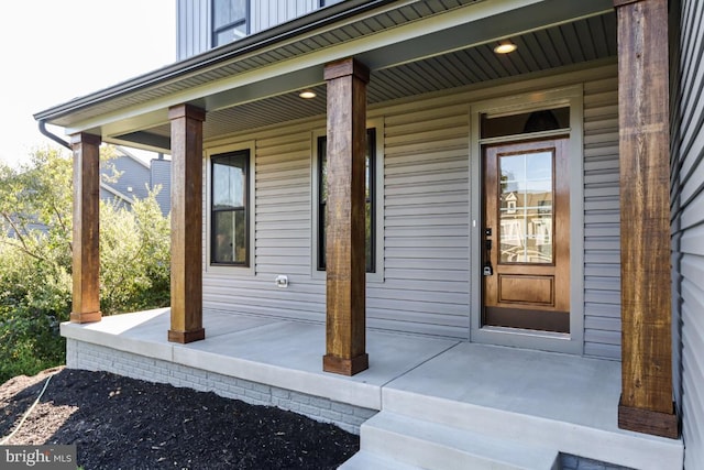 entrance to property featuring a porch