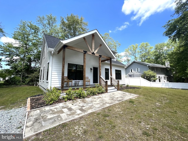 view of front facade with a porch and a front yard