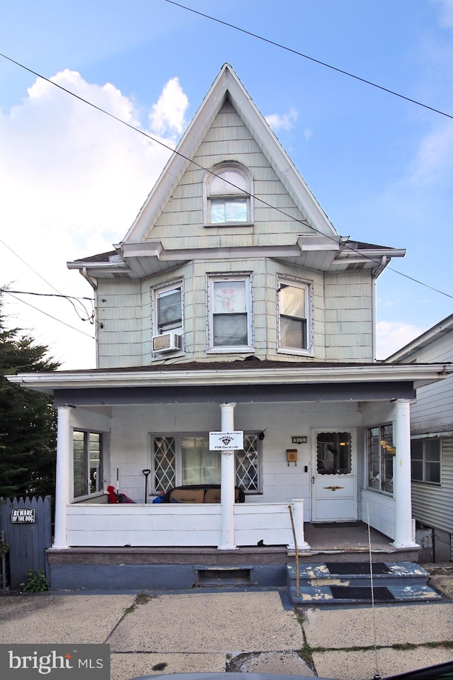 view of front facade featuring a porch