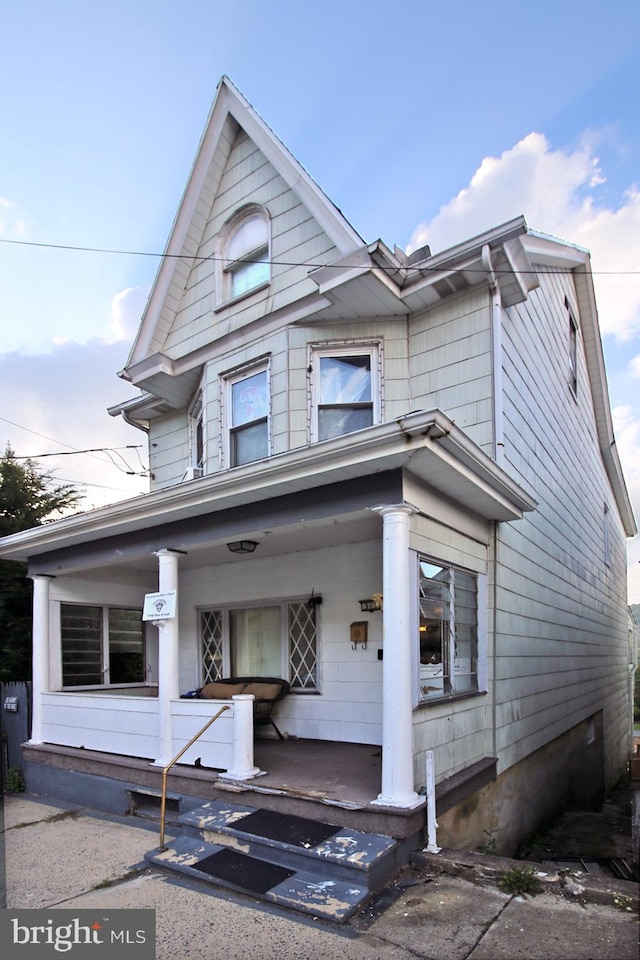 view of front of house with covered porch