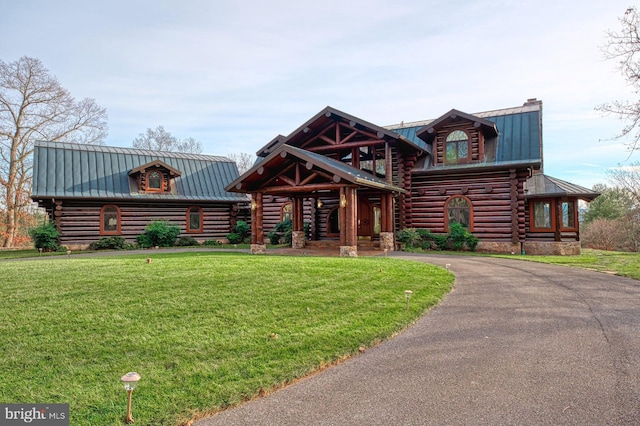 log-style house featuring a front yard