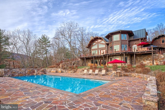 view of swimming pool featuring a patio area