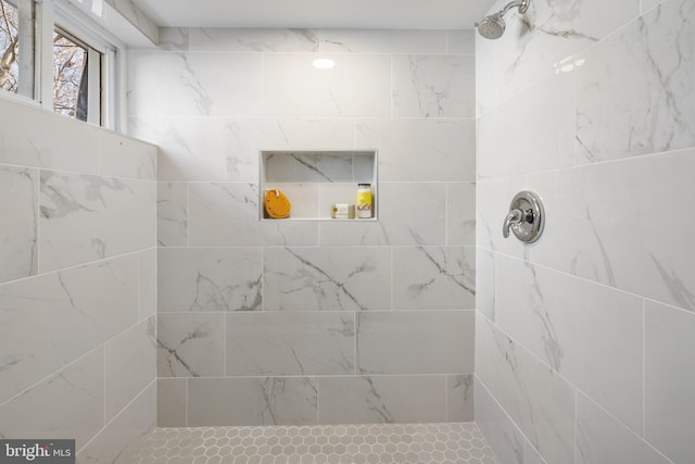 bathroom featuring tiled shower