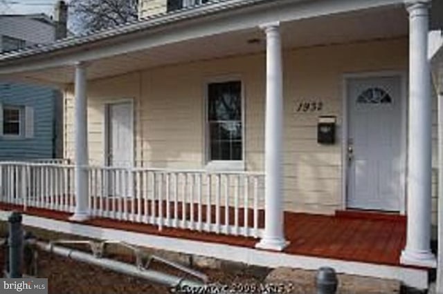 doorway to property featuring covered porch