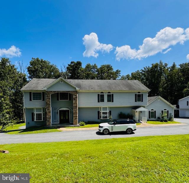 view of front of home featuring a garage and a front lawn