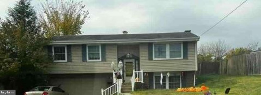 split foyer home with a front lawn