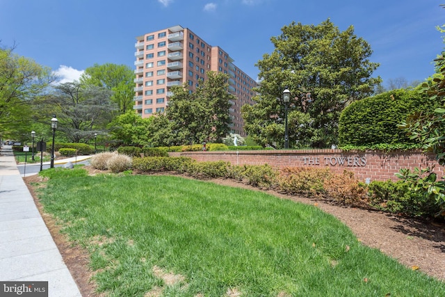 exterior space featuring a lawn