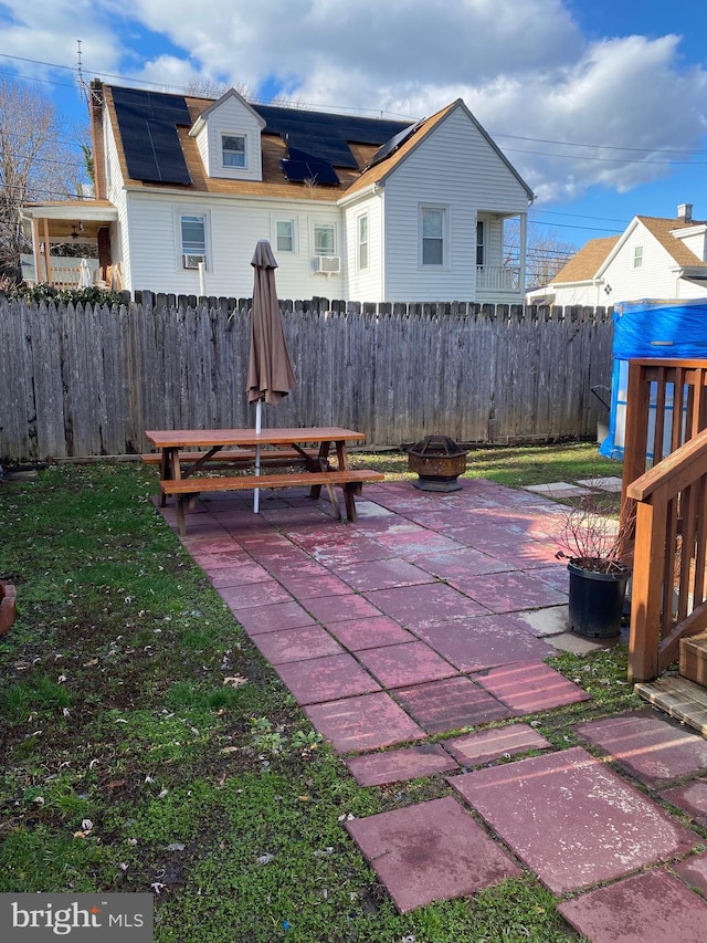 view of yard featuring a patio