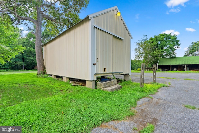 view of outdoor structure with a lawn