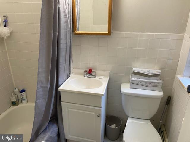 full bathroom featuring oversized vanity, tile walls, and toilet