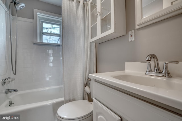 full bathroom with oversized vanity, toilet, and shower / bathtub combination with curtain