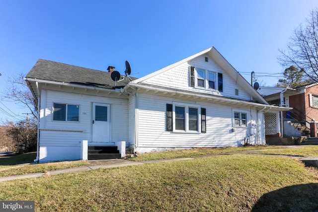 view of front of house with a front lawn