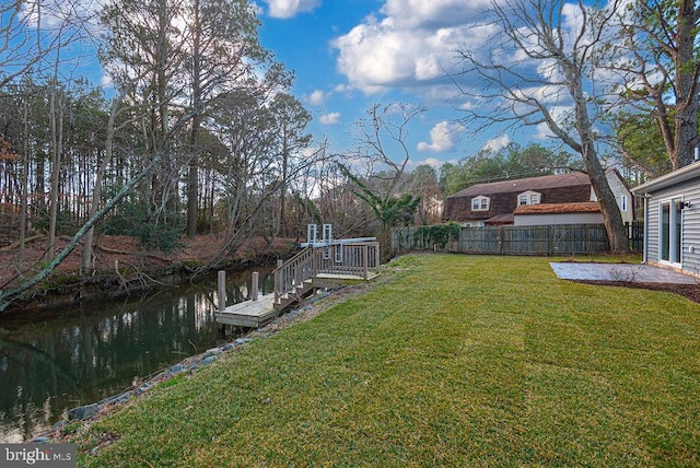 view of yard featuring a water view