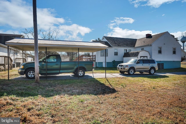 view of yard featuring a carport