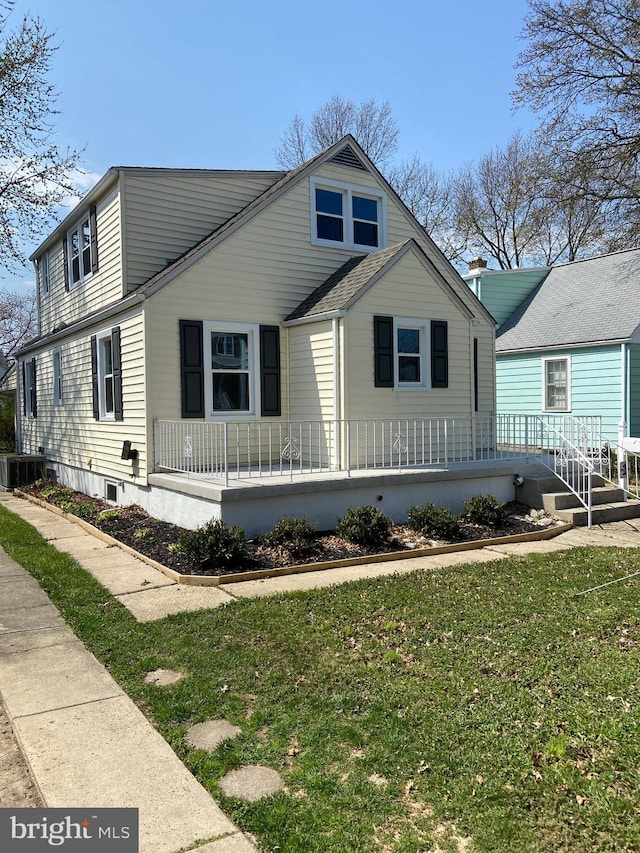 view of front of home featuring a porch and a front yard