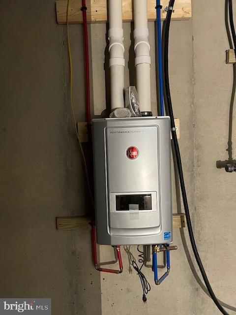 5824 Wild Lilac Dr, Lot East Petersburg, PA 17520 - utilities with water heater