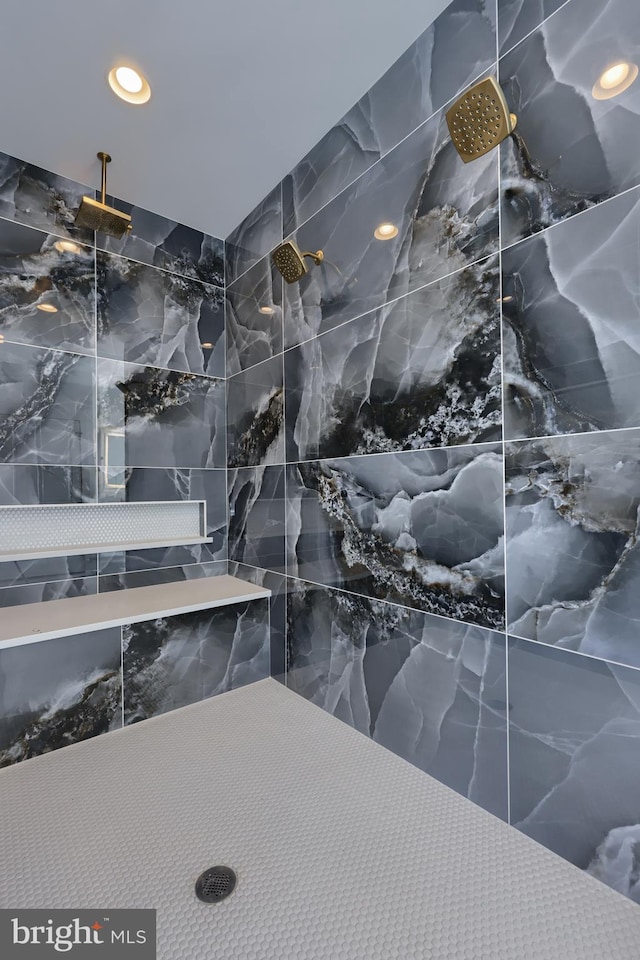 5824 Wild Lilac Dr, Lot East Petersburg, PA 17520 - interior space featuring a tile shower and recessed lighting