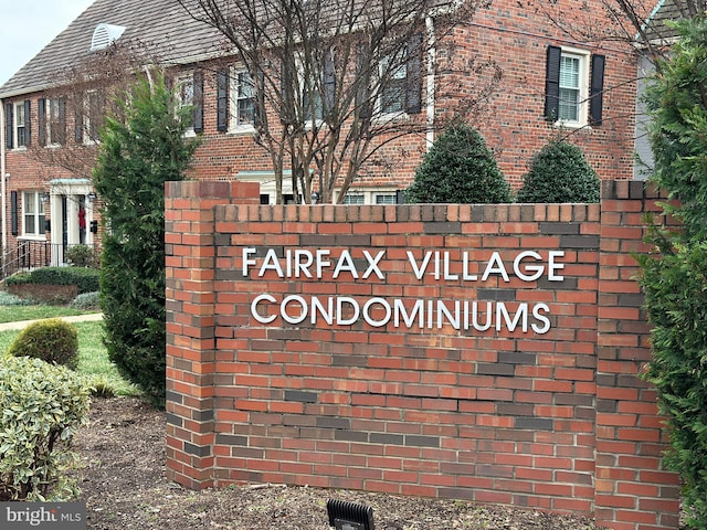 view of community / neighborhood sign