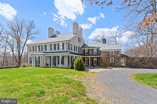 view of front of house with a front yard