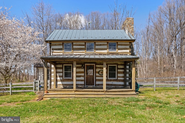 view of front facade with a porch and a front lawn