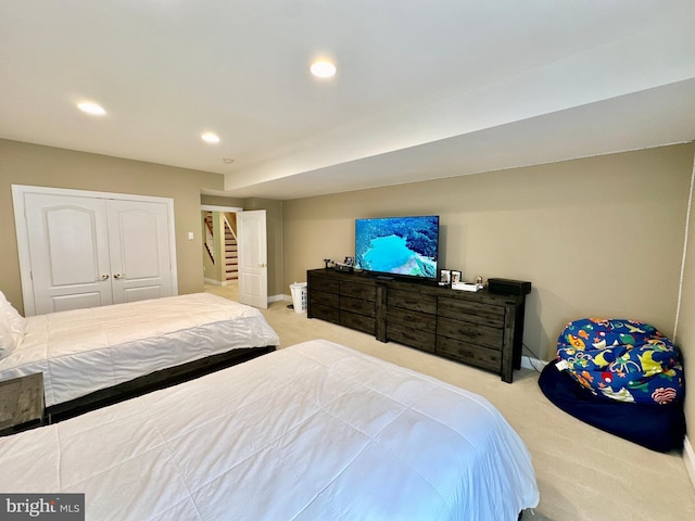 carpeted bedroom with recessed lighting, a closet, and baseboards