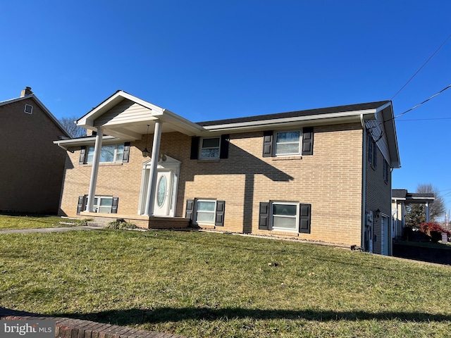 split foyer home with a front lawn