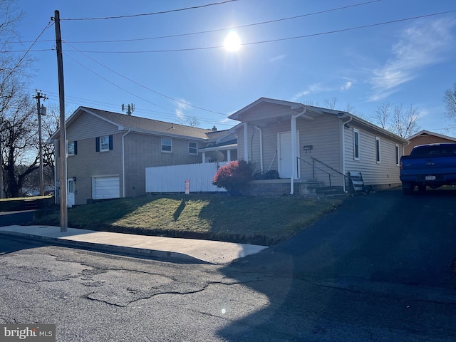 view of front of property featuring a garage