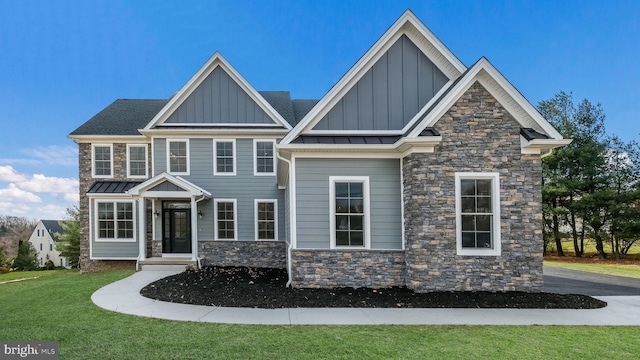 craftsman house with a front lawn