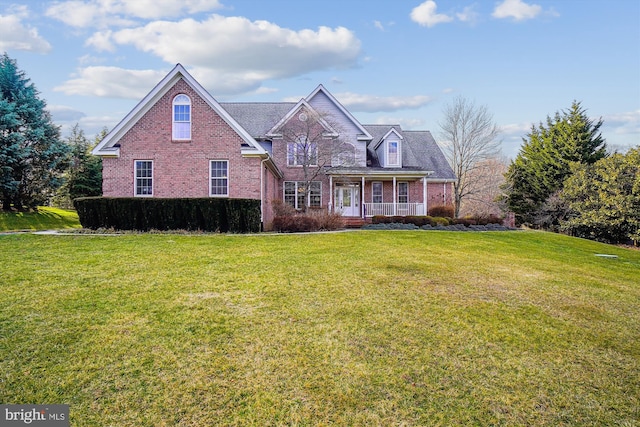 view of front property featuring a front lawn