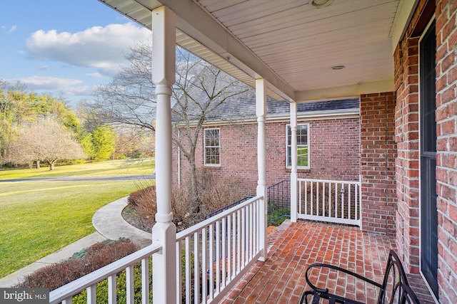 balcony featuring covered porch