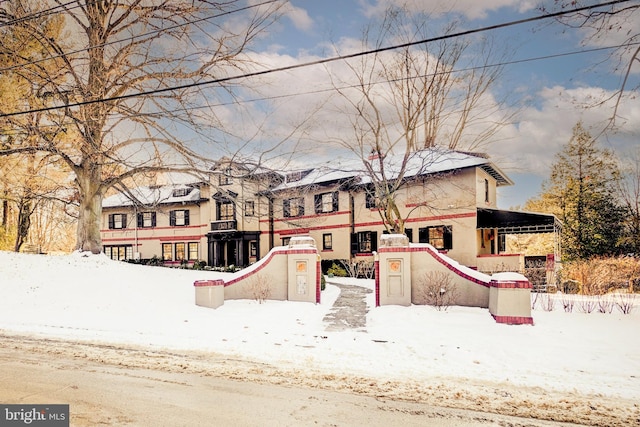 view of front of property