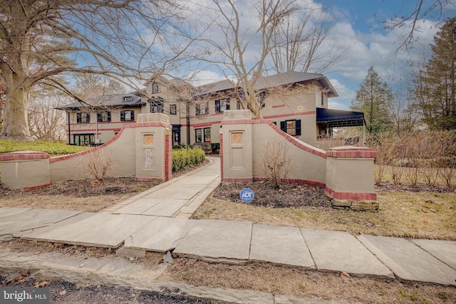 view of front of property