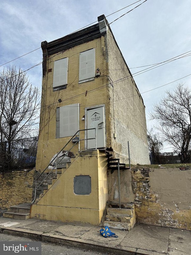 view of front of property