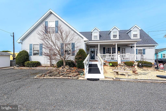 new england style home with a porch