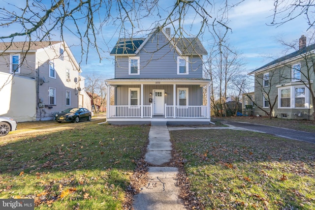 view of front facade featuring a porch and a front yard