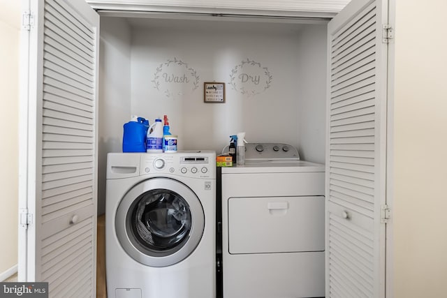 laundry room with washing machine and dryer