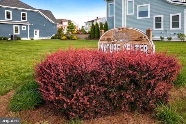 community sign featuring a yard