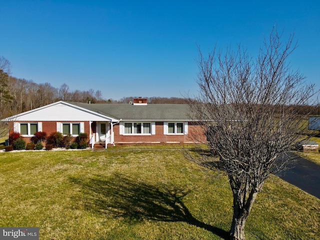 single story home featuring a front yard