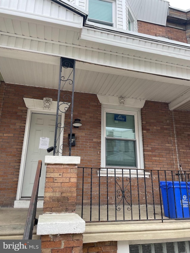 property entrance with covered porch