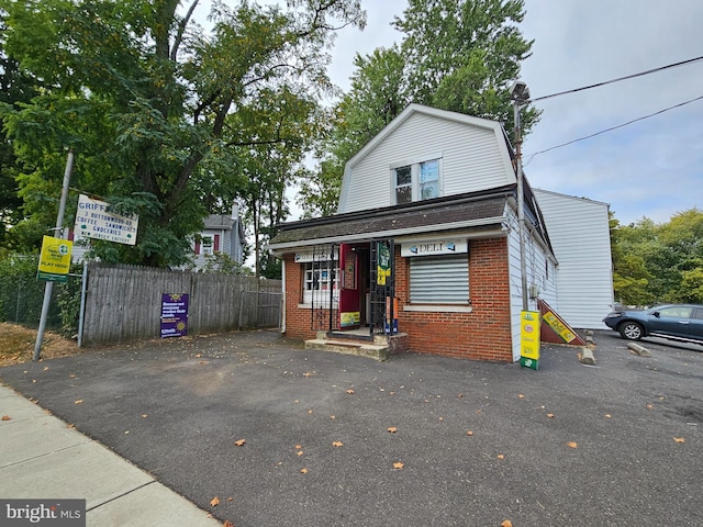 view of front of property