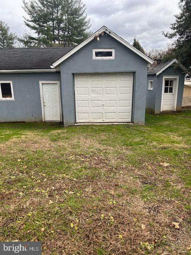 garage featuring a lawn