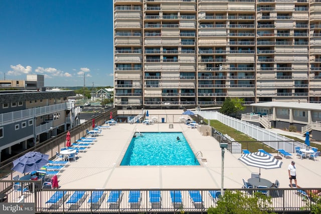 view of swimming pool