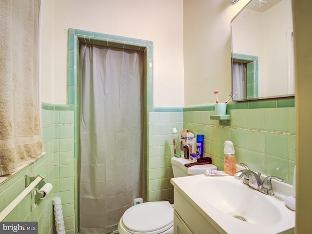 bathroom with tile walls, tasteful backsplash, toilet, and oversized vanity