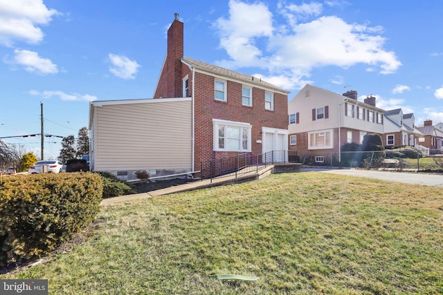 view of front of house featuring a front yard