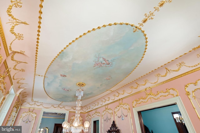 details featuring a notable chandelier and crown molding