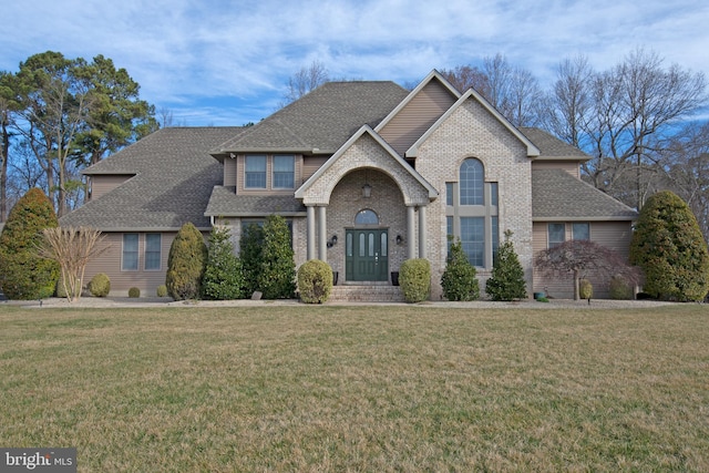 view of front of property with a front yard