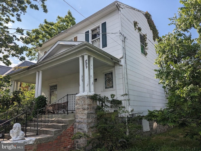 view of front of home featuring a porch