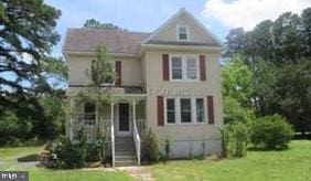 view of front facade with a front yard