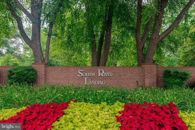 view of community / neighborhood sign