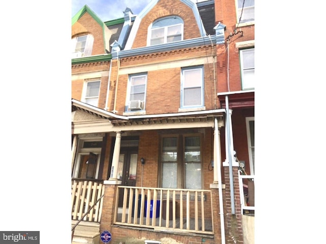 view of front of property with covered porch